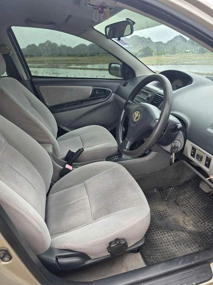 2004 Toyota Vios I 3