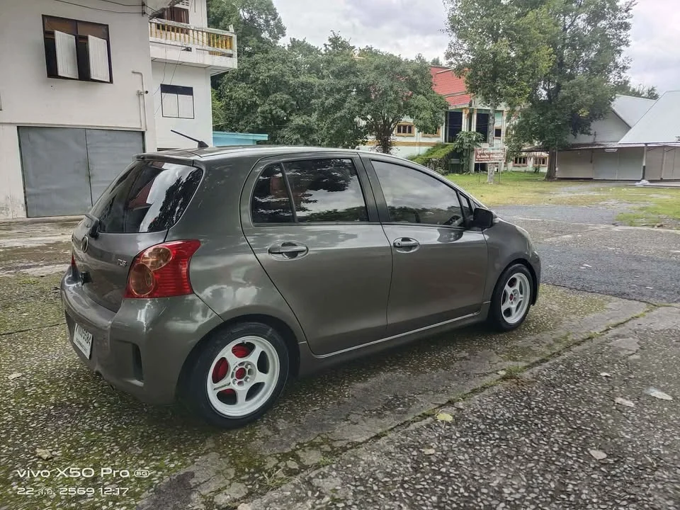 2007 Toyota Yaris II 2