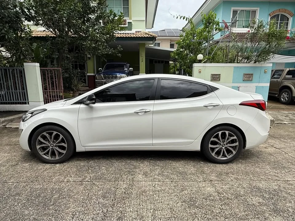 2014 Hyundai Elantra V 2