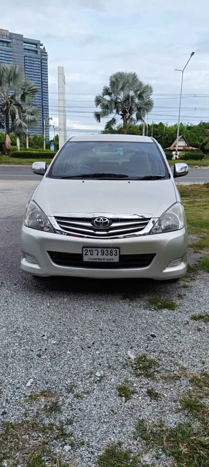2010 Toyota Innova I 2