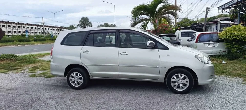2010 Toyota Innova I 3