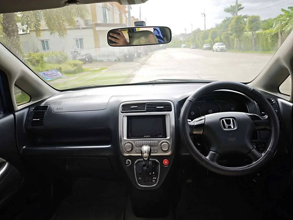 2004 Honda Stream I 3
