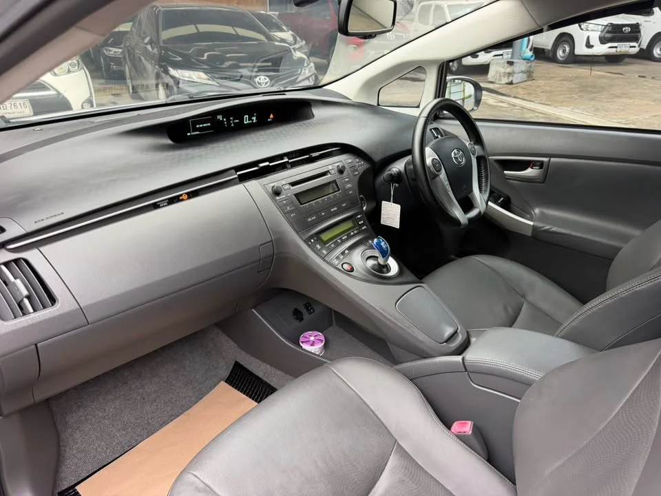 2011 Toyota Prius III 3