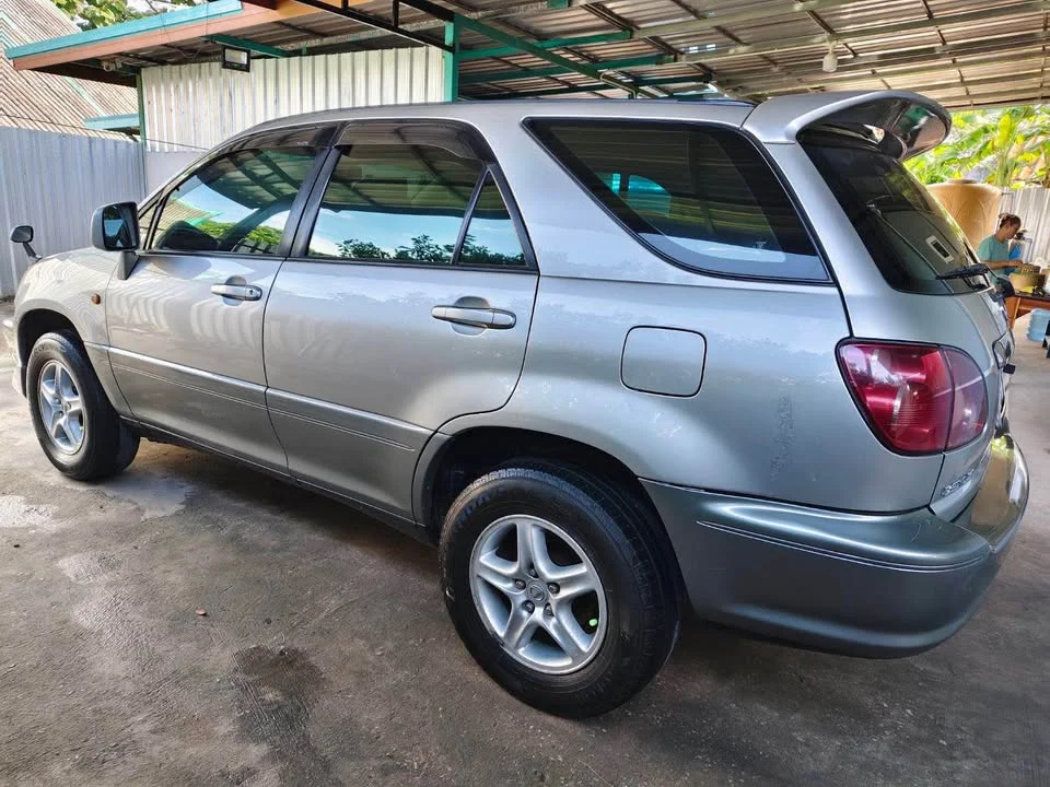 2000 Toyota Harrier I 3