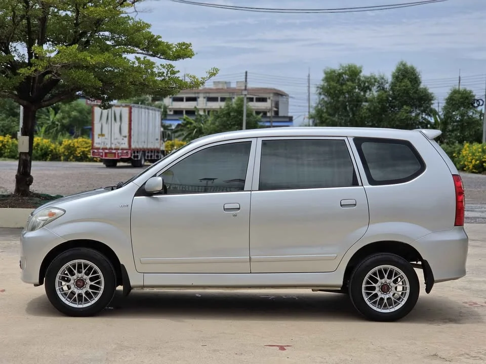 2010 Toyota Avanza I 3