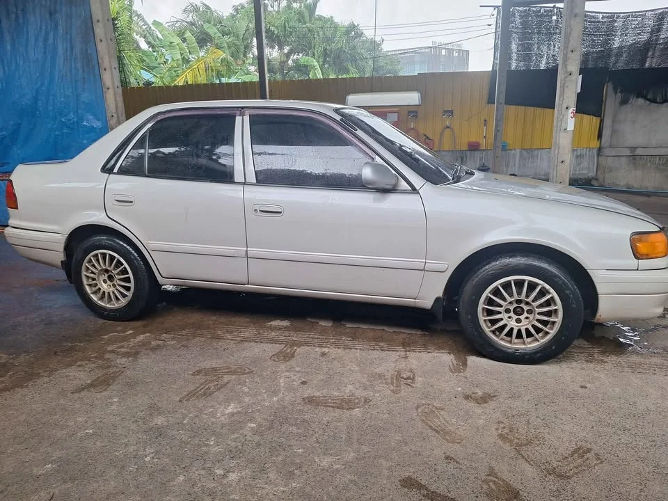 Toyota Corolla Altis VIII (E110) 3