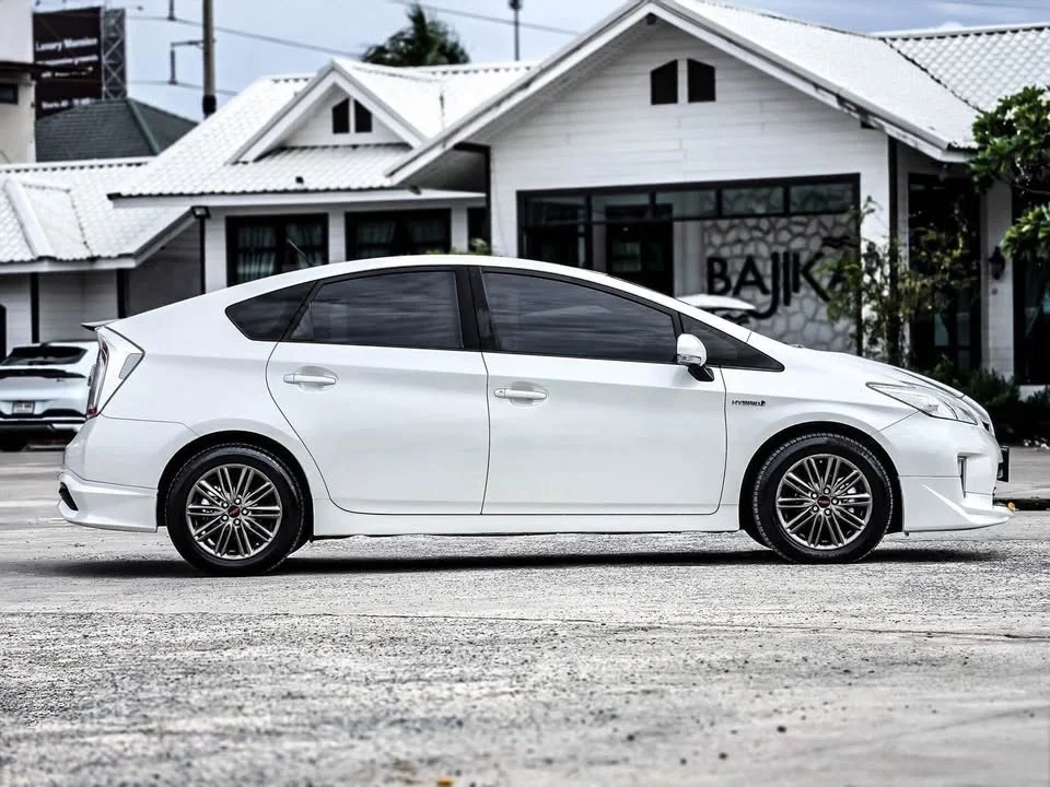 2012 Toyota Prius III 3
