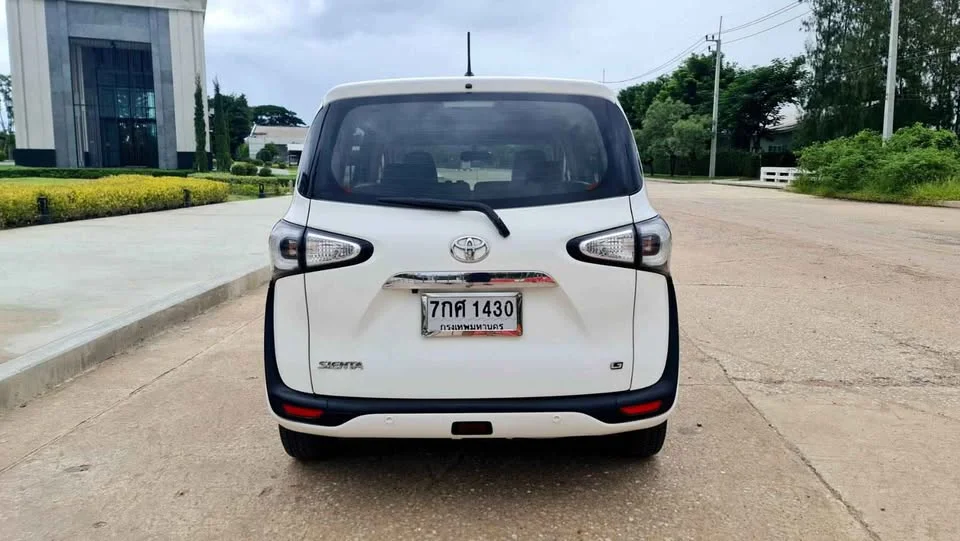 2018 Toyota Sienta II 3