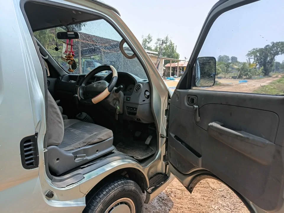 2005 Nissan Urvan V (E25) 2