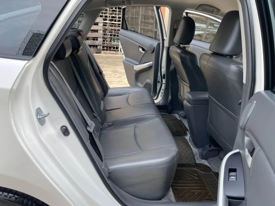 2011 Toyota Prius III 2