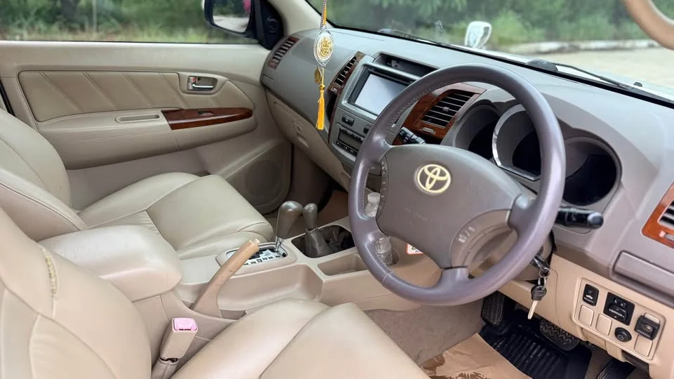 2005 Toyota Fortuner I 3
