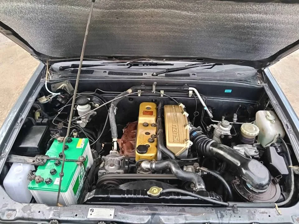 1990 Isuzu TFR III 2