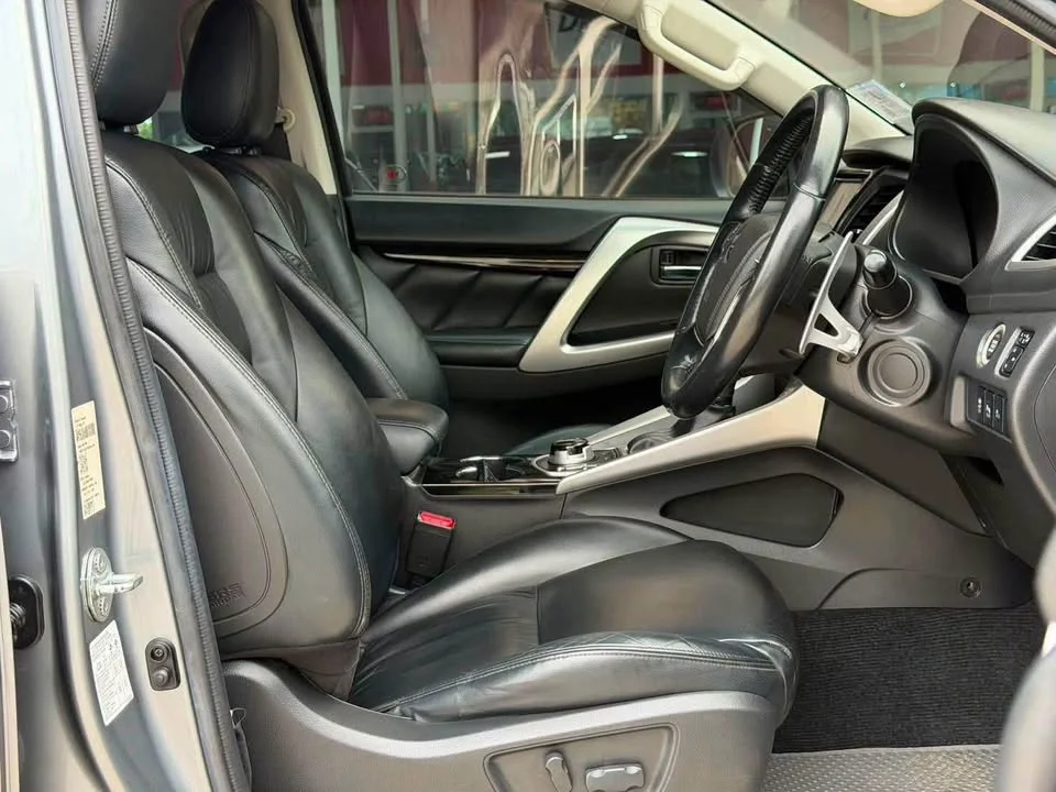 2015 Mitsubishi Pajero Sport III 3