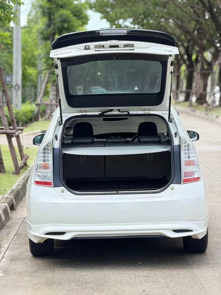 2012 Toyota Prius III 2
