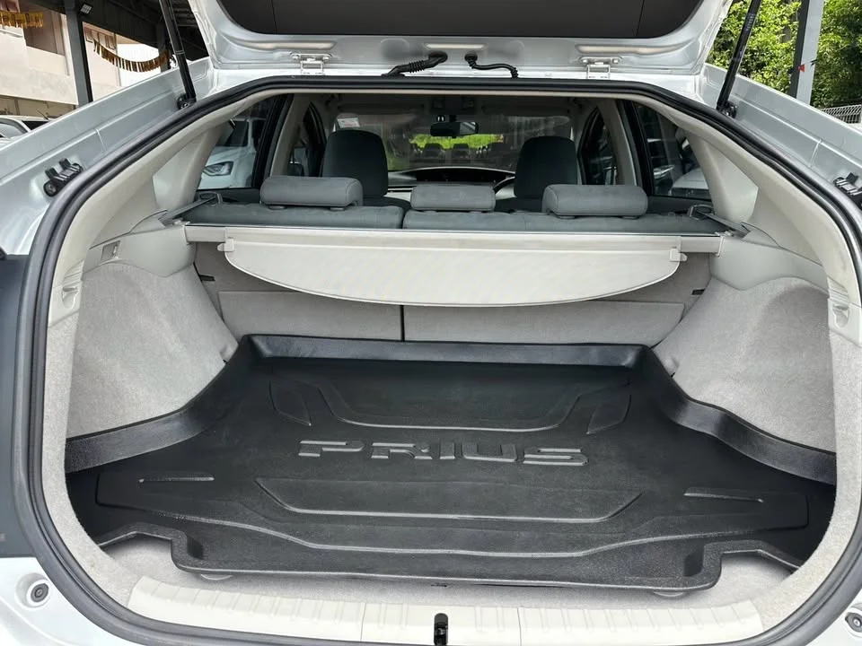 2011 Toyota Prius III 2