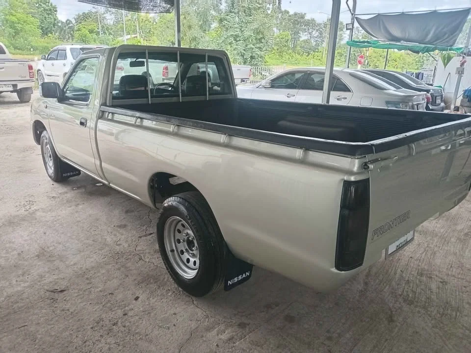 2002 Nissan Frontier I 2
