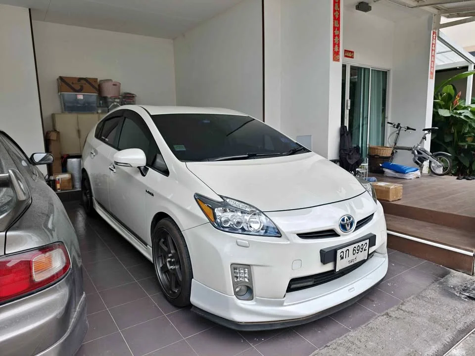 2011 Toyota Prius III 3