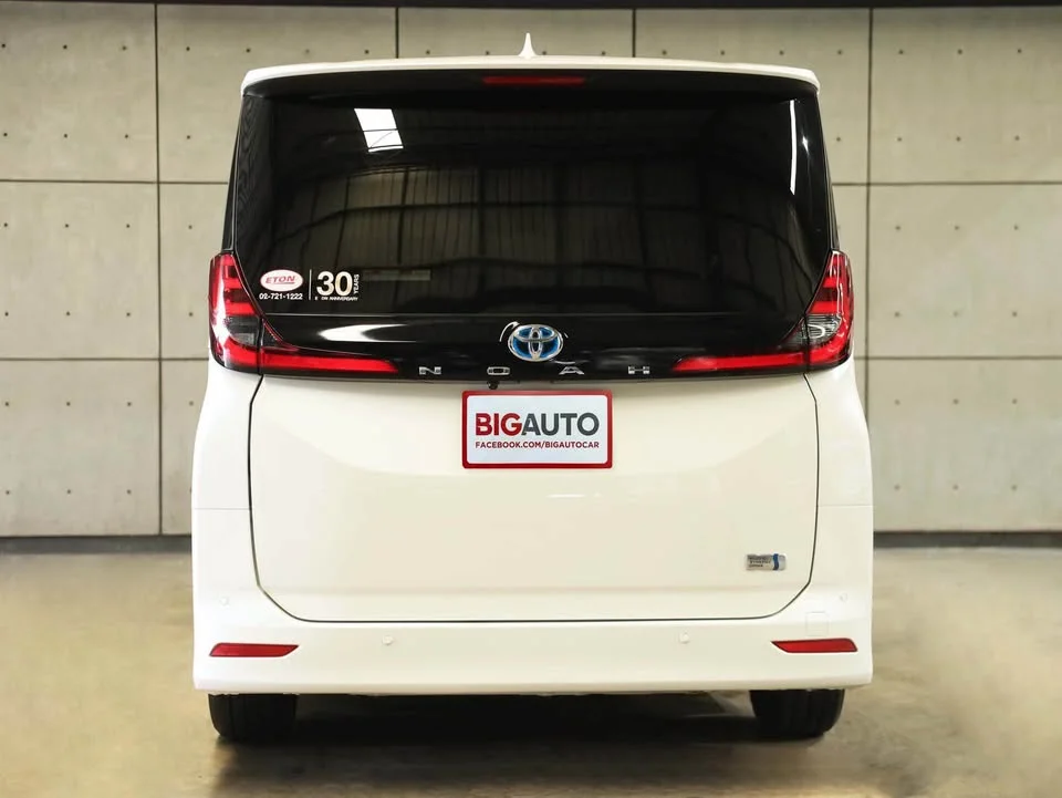 2024 Toyota Voxy IV 3