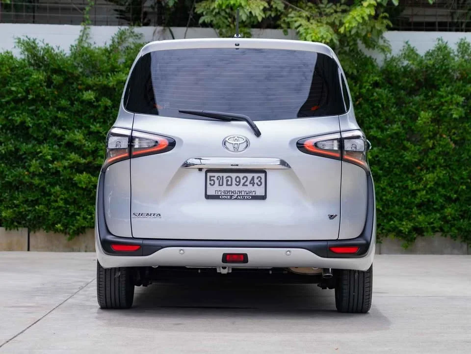 2018 Toyota Sienta II 3