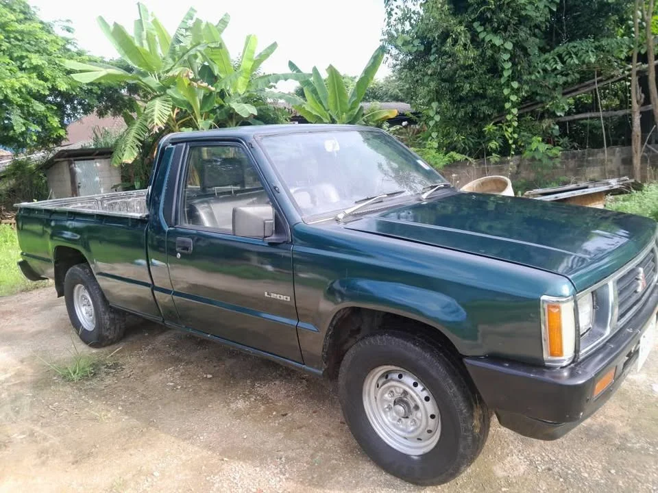 1995 Mitsubishi Triton II 2
