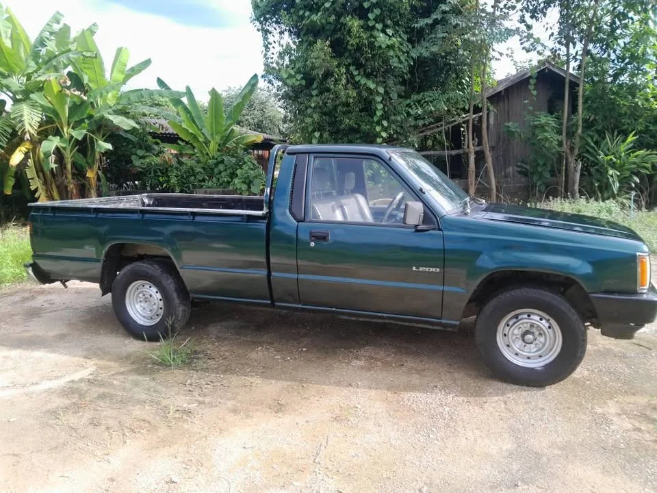 1995 Mitsubishi Triton II 3