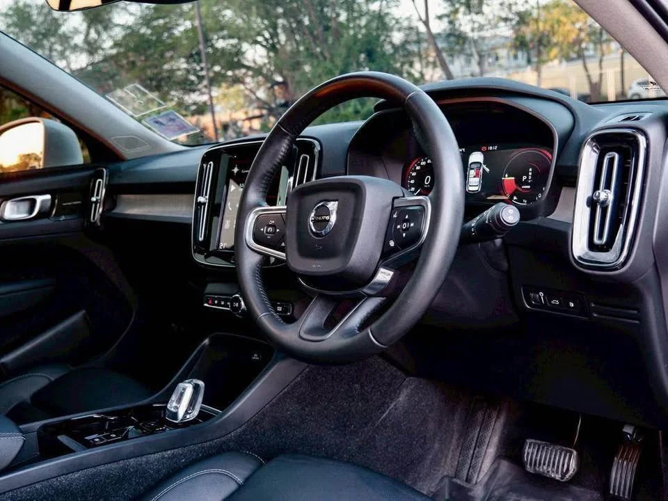2022 Volvo XC40 2