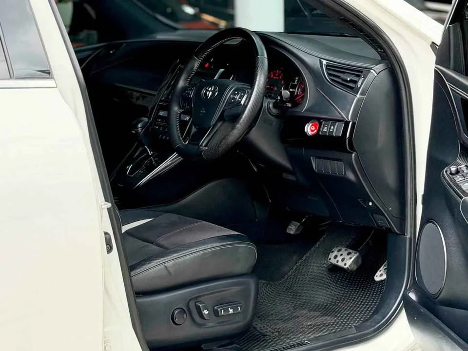 2015 Toyota Harrier III 2