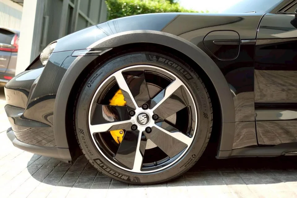 2023 Porsche Taycan 9J1 3