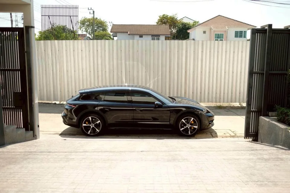2023 Porsche Taycan 9J1 2