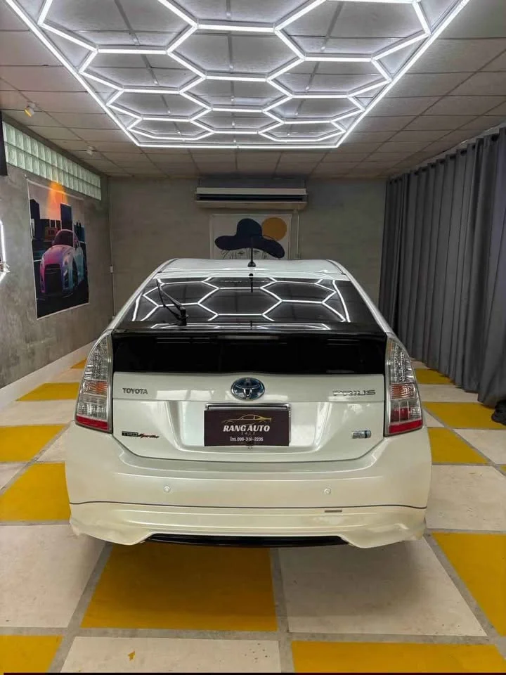 2013 Toyota Prius III 3