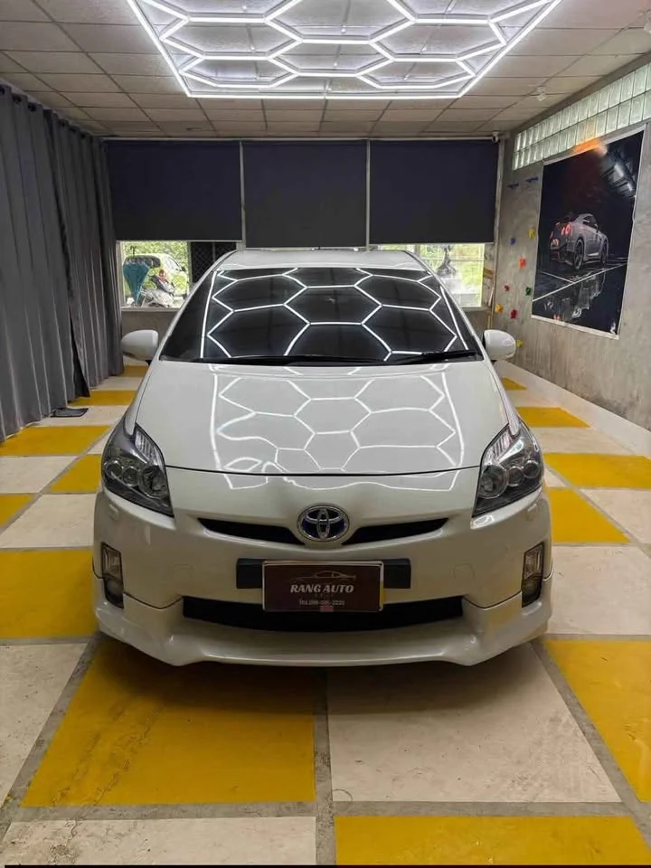 2013 Toyota Prius III 2