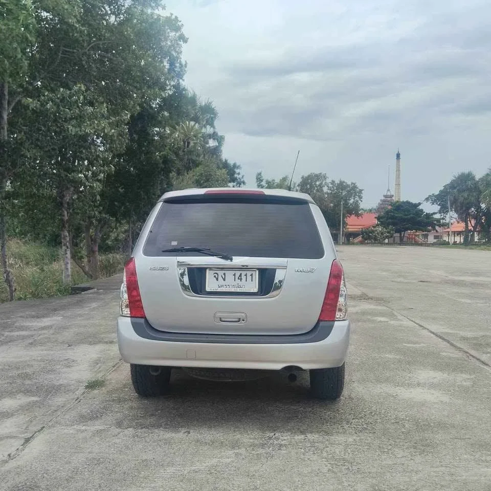 2012 Isuzu MU-7 2