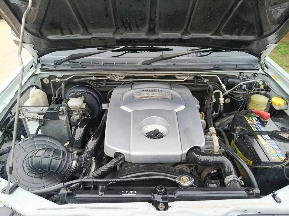 2009 Isuzu MU-7 3