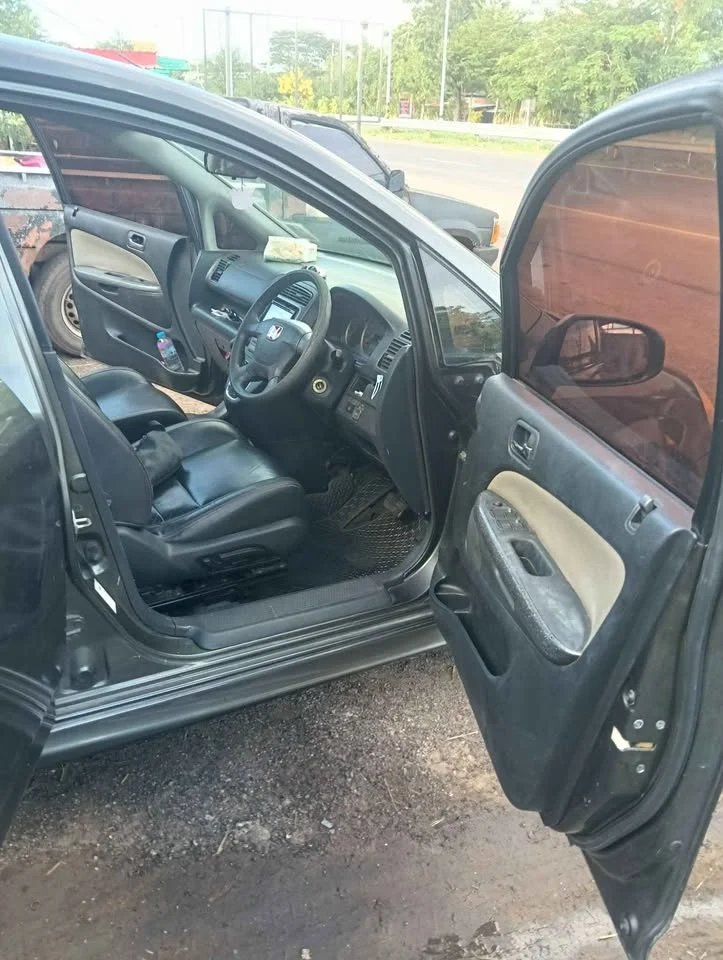 2003 Honda Stream I 3