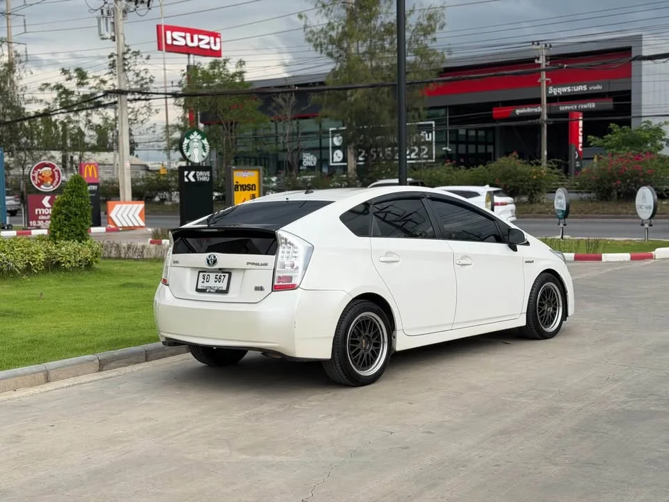 2012 Toyota Prius III 2