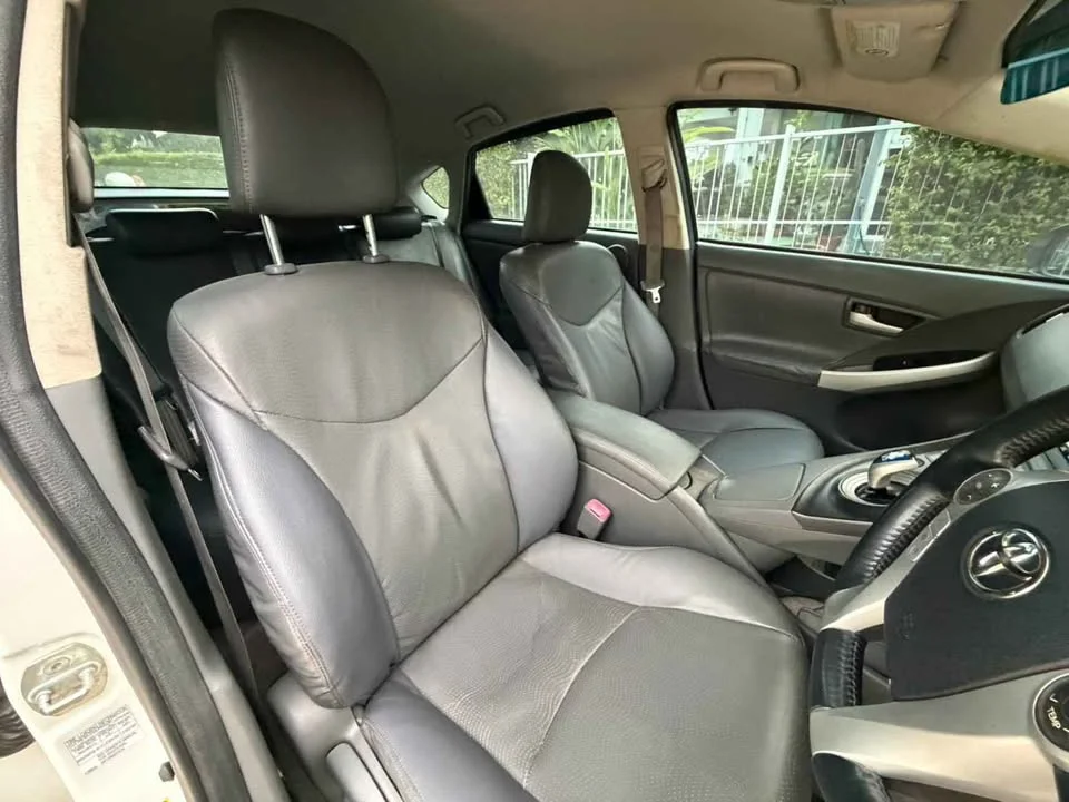 2011 Toyota Prius III 2