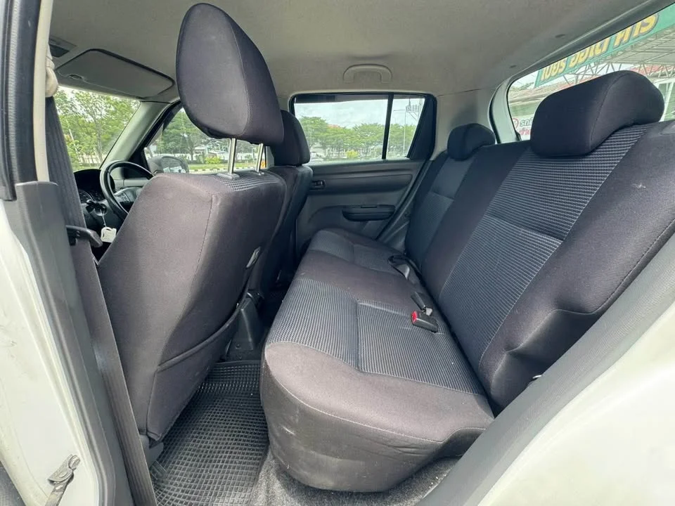 2011 Suzuki Swift I 3