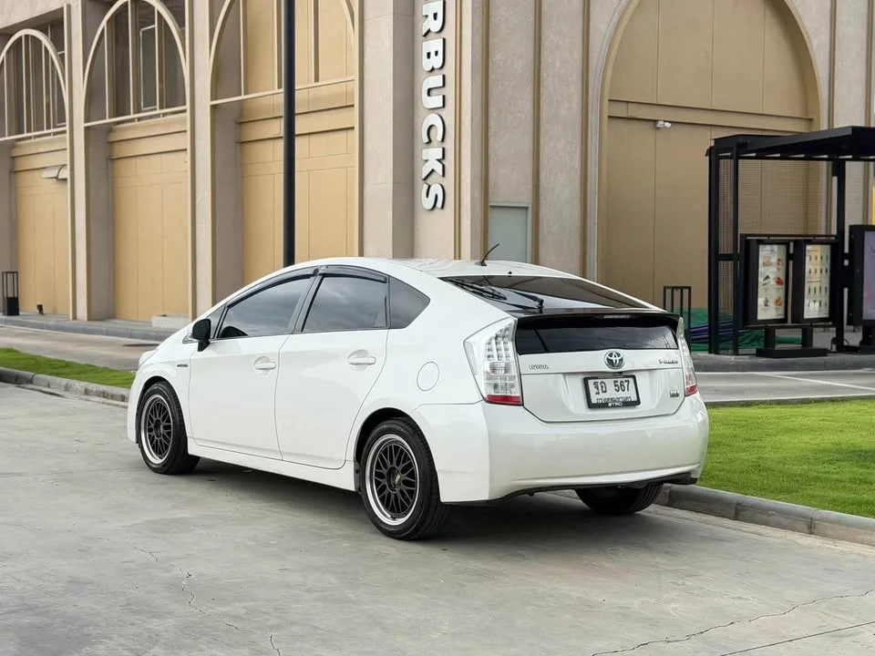 2011 Toyota Prius III 3