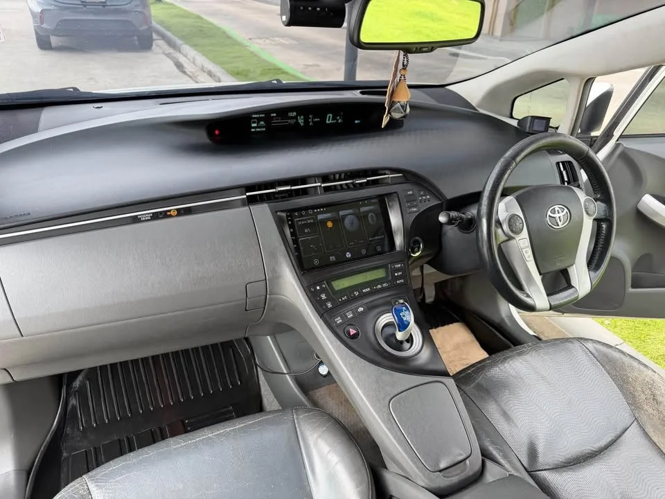 2011 Toyota Prius III 2