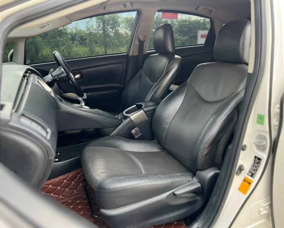 2012 Toyota Prius III 3