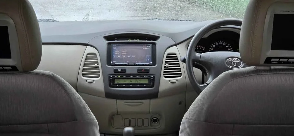 2010 Toyota Innova I 2