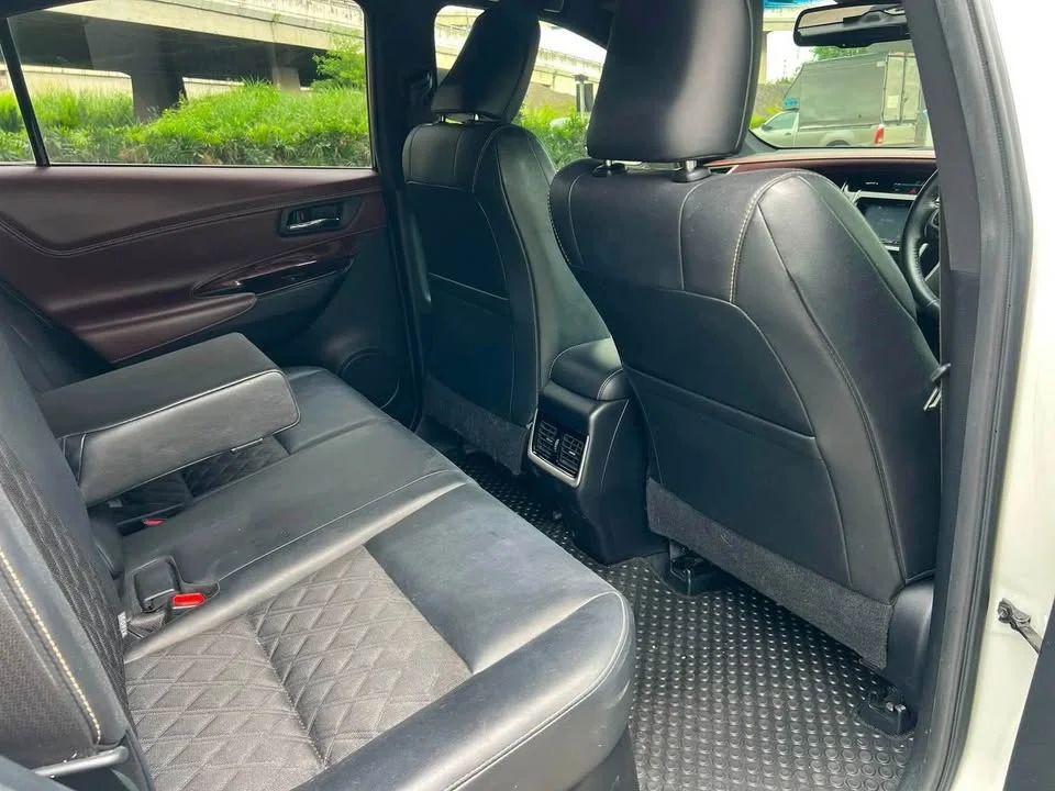 2015 Toyota Harrier III 2