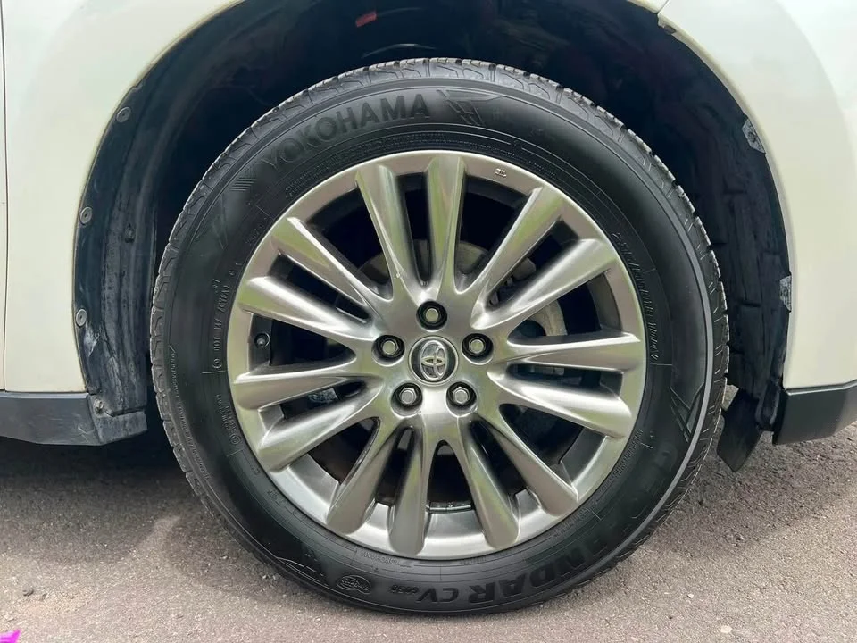 2015 Toyota Harrier III 3