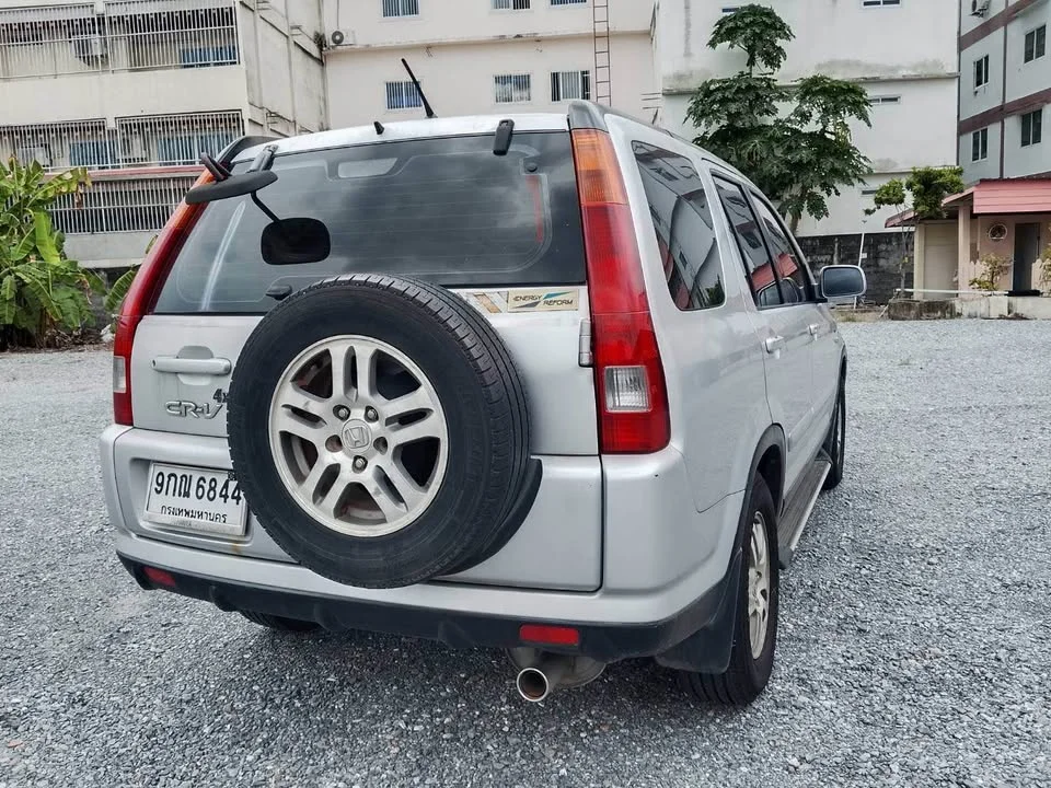 2004 Honda CR-V II 3
