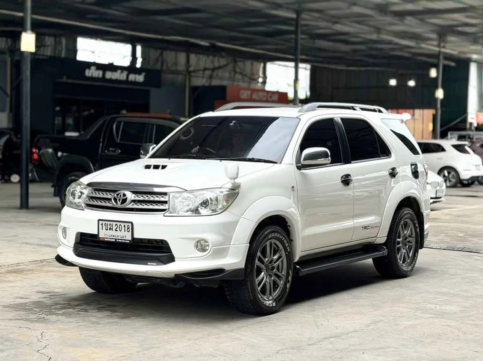 2011 Toyota Fortuner I 3