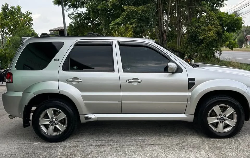 2010 Ford Escape I 3