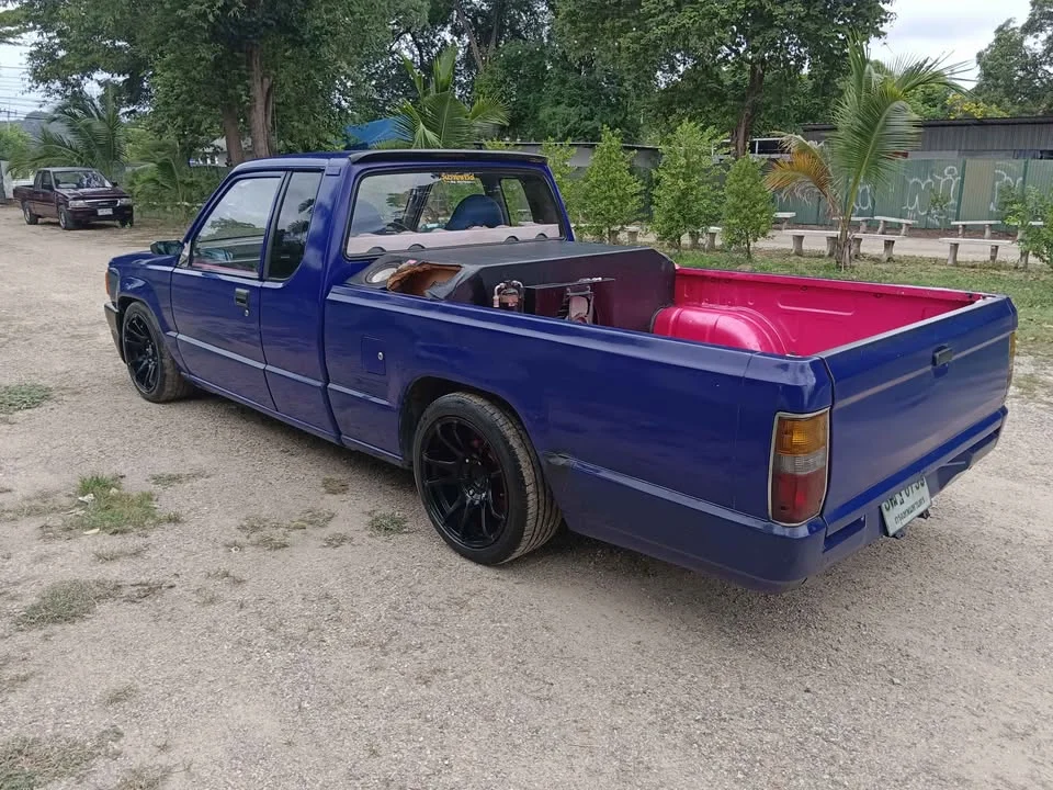 1995 Mitsubishi Triton II 2