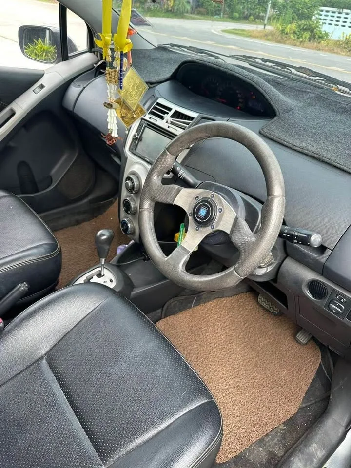 2006 Toyota Yaris II 2