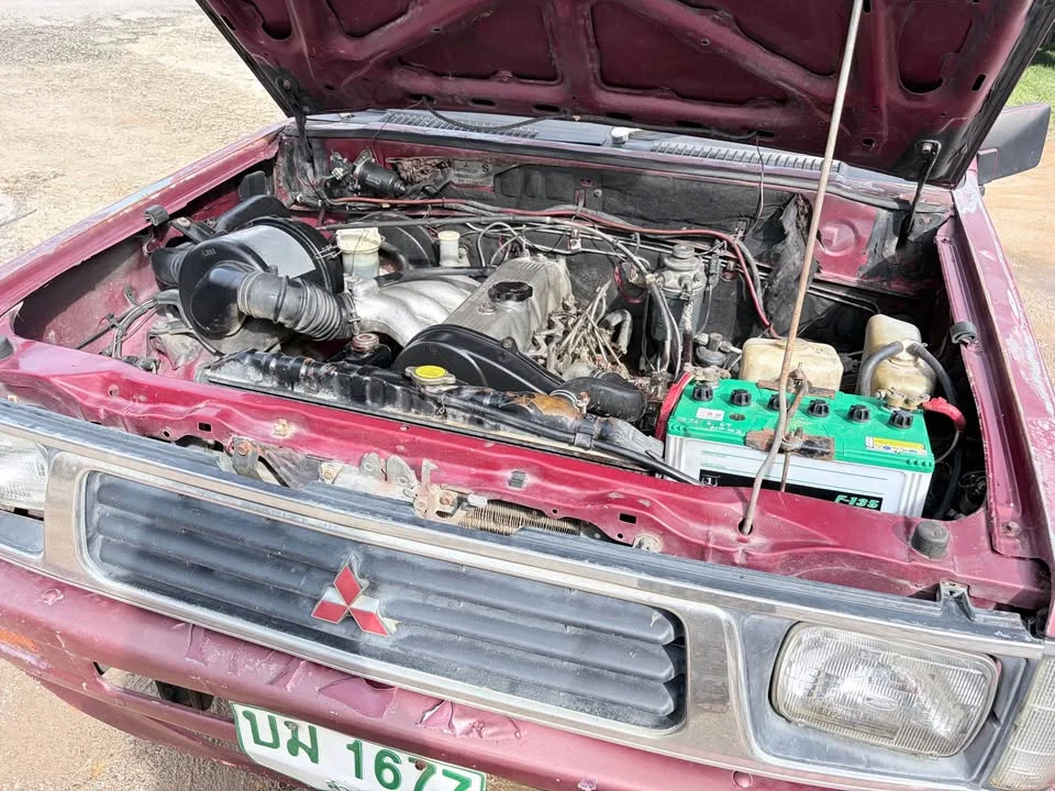 1996 Mitsubishi Triton II 2