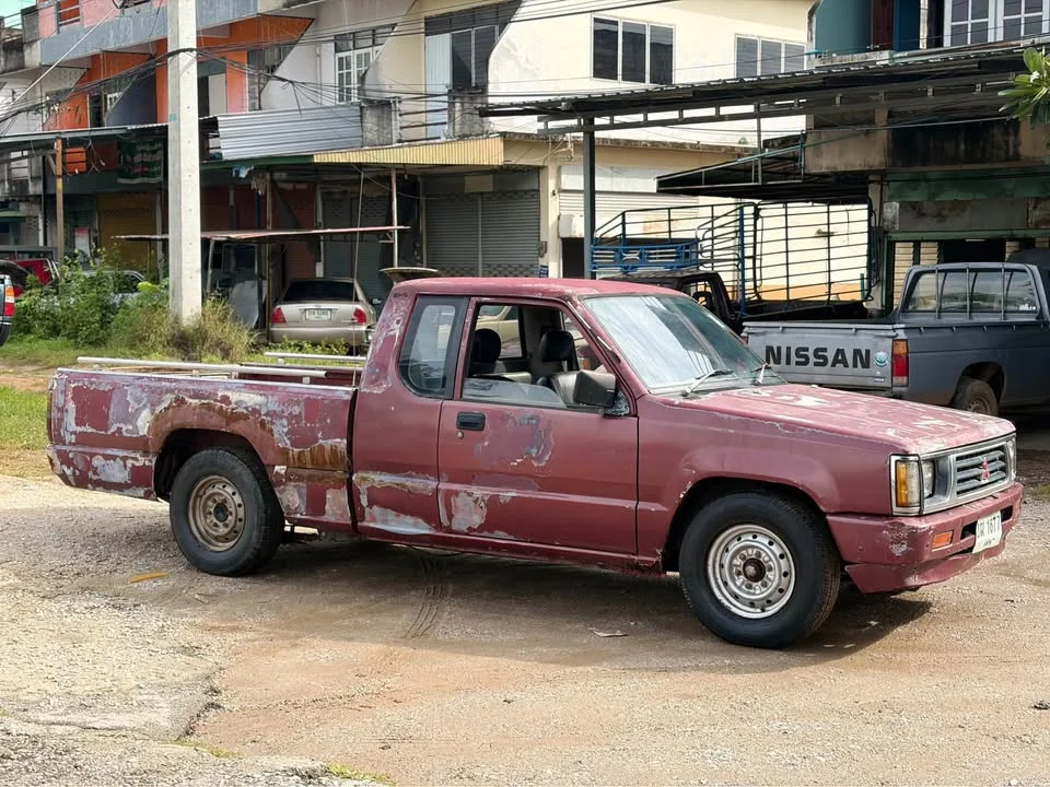 1996 Mitsubishi Triton II 3